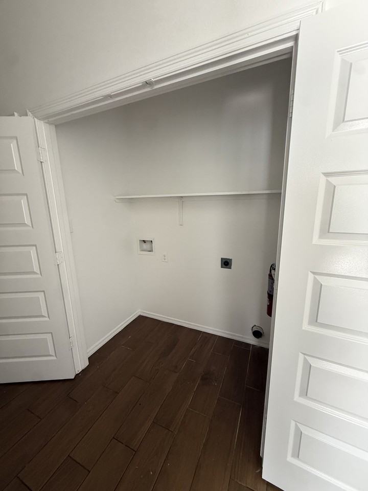 4813 N Cypress St #3 - Photo 6 of 9