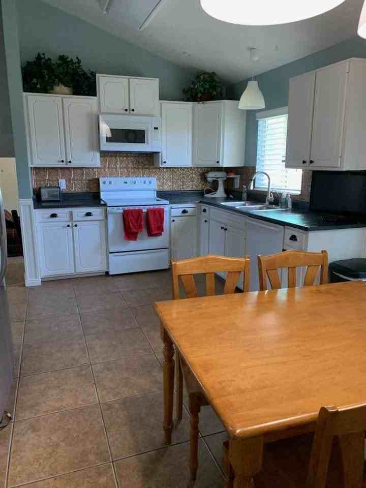 248 E St - Photo 5 of 9