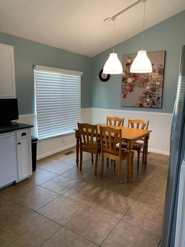 248 E St - Photo 7 of 9