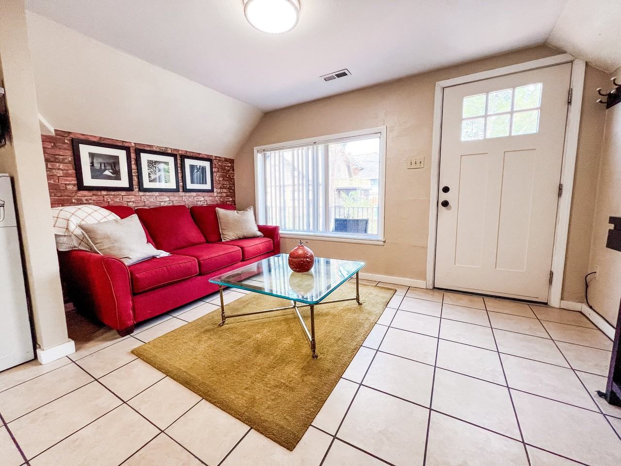 559 E 5th Ave - Photo 5 of 20