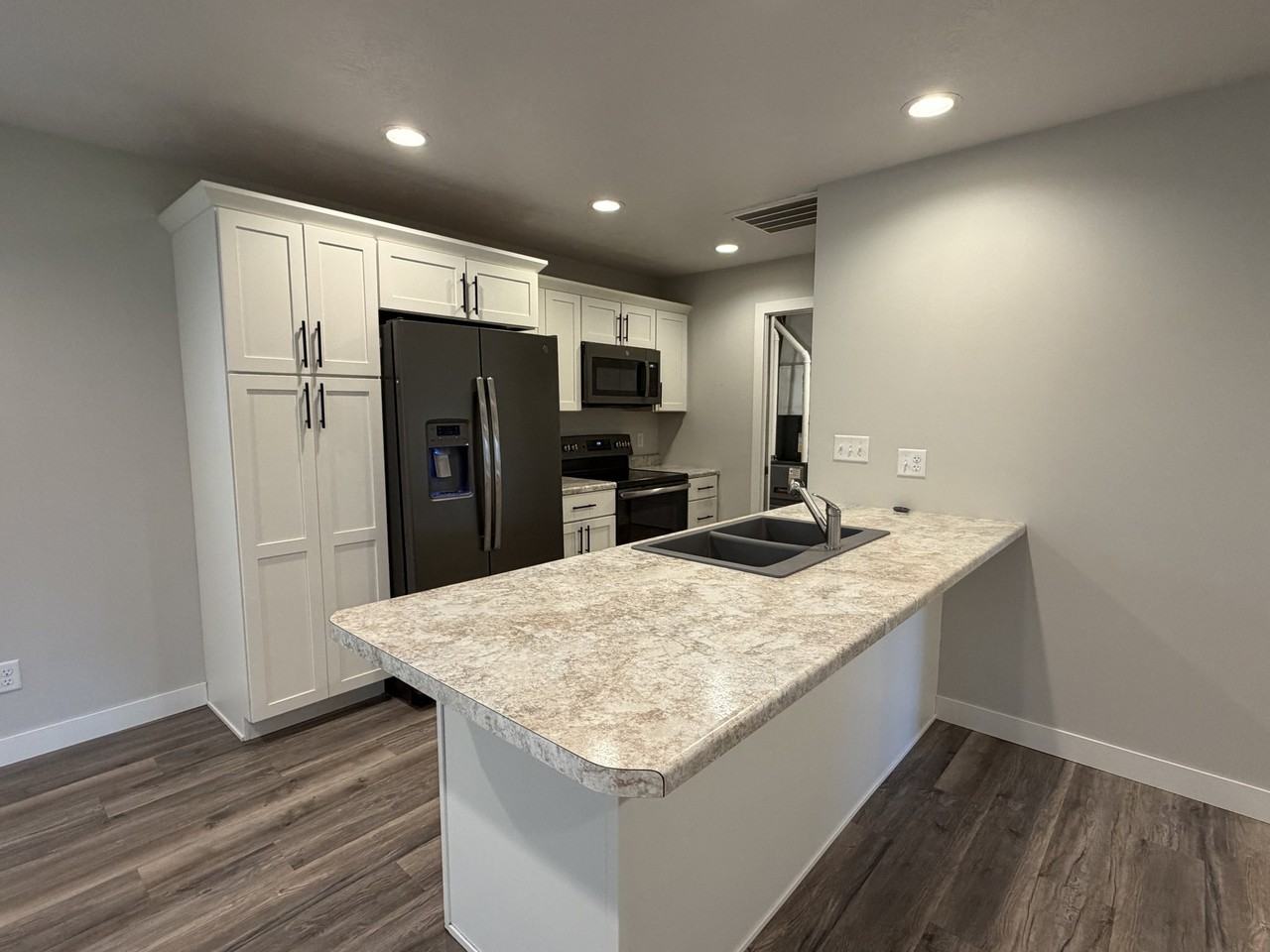2912 Sportsmans Dr #A - Photo 4 of 15