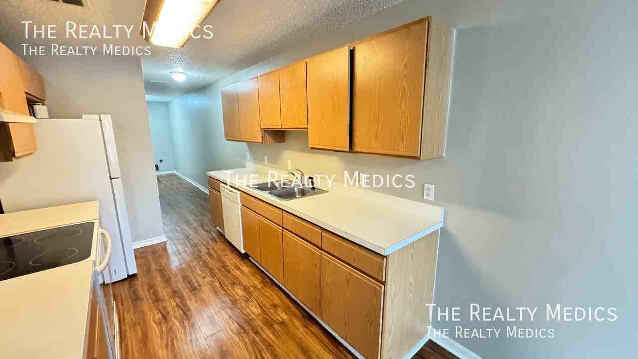 815 Eastern Ave - Photo 6 of 27