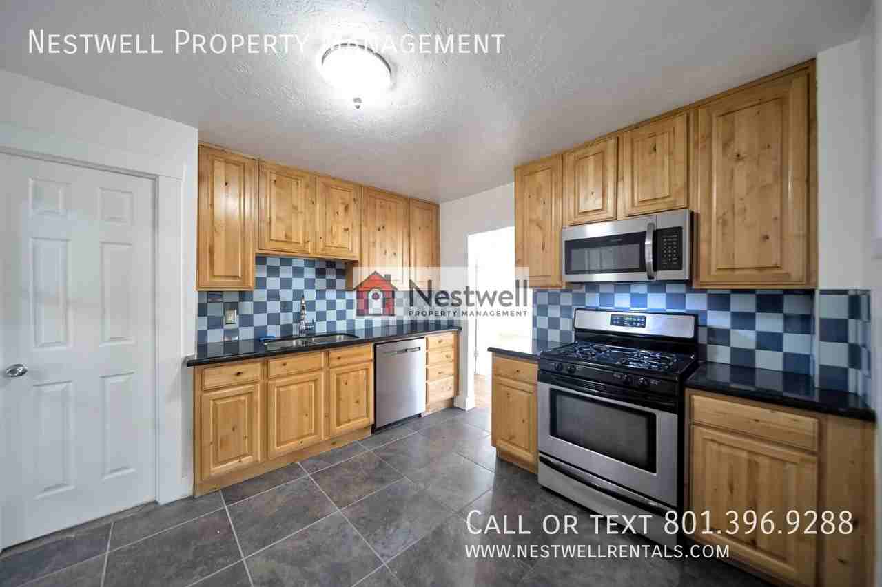 512 E Hawthorne Ave - Photo 2 of 19