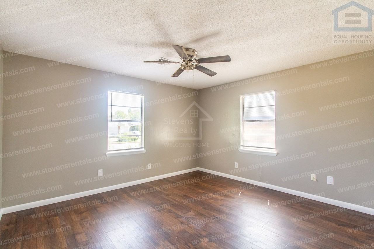 707 Sw 49th St - Photo 4 of 32