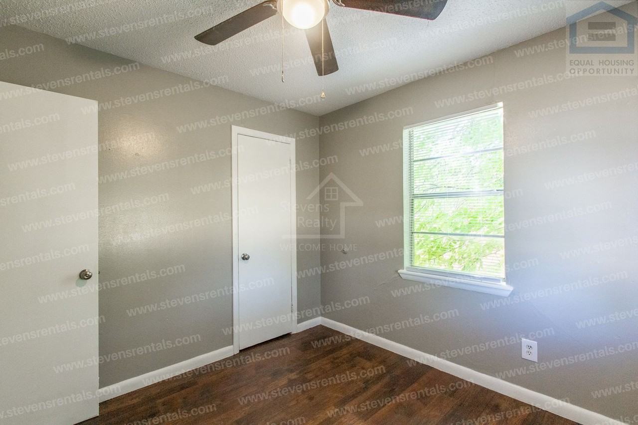 707 Sw 49th St - Photo 7 of 32