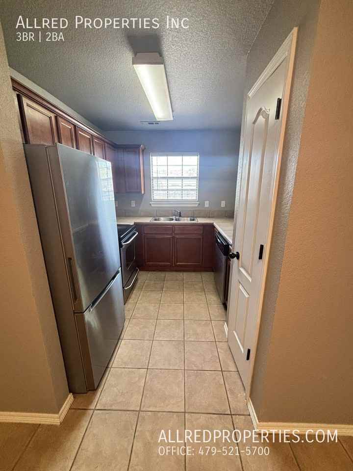 1716 N Chestnut Ave - Photo 6 of 14