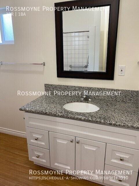 504 Raleigh St - Photo 4 of 8
