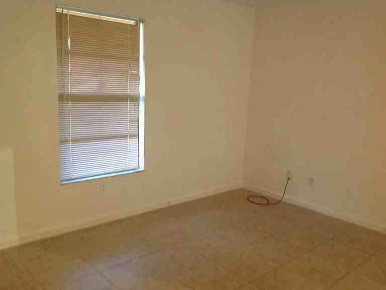 4710 6th Street West - Photo 4 of 9