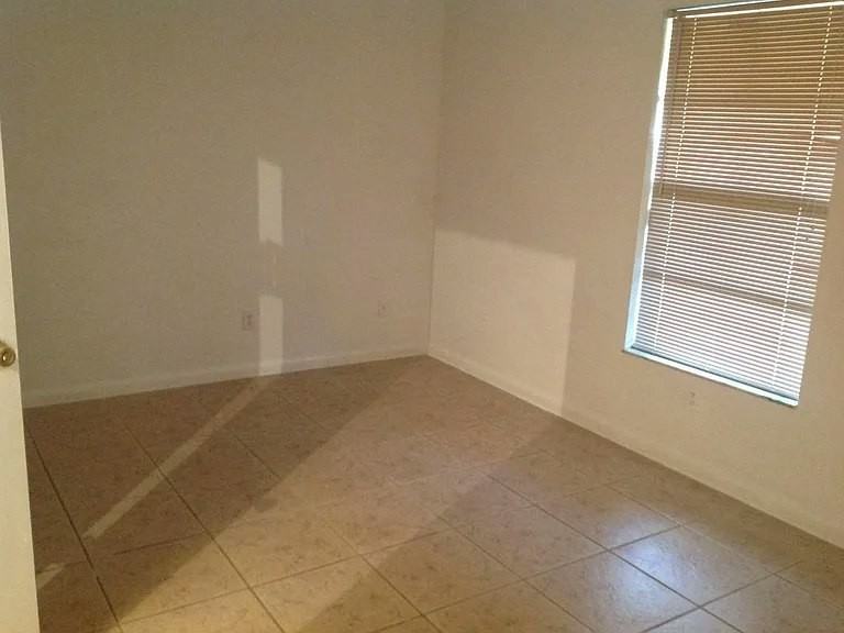 4710 6th Street West - Photo 5 of 9