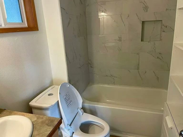 11513 30th Avenue Northeast - Photo 2 of 10
