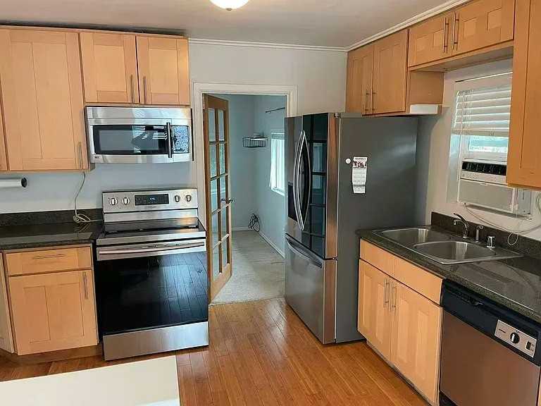11513 30th Avenue Northeast - Photo 5 of 10