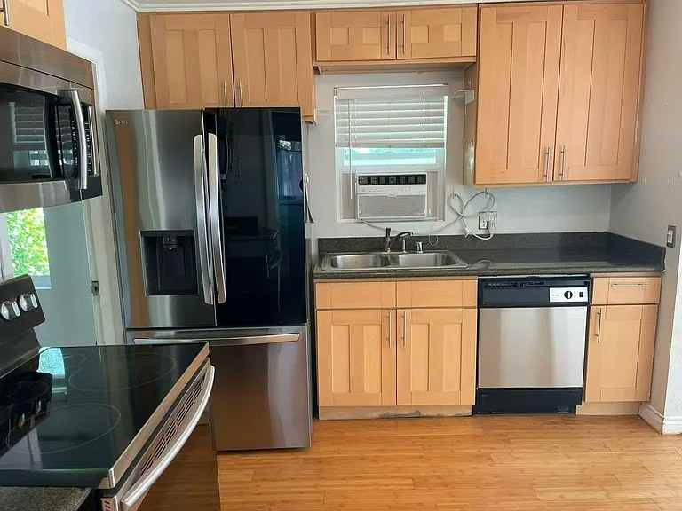 11513 30th Avenue Northeast - Photo 6 of 10