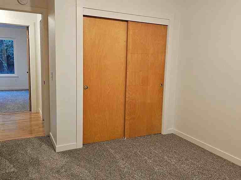 405 West Southwood Drive - Photo 2 of 15