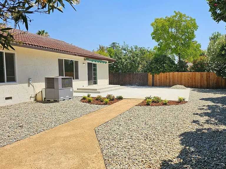 405 West Southwood Drive - Photo 3 of 15