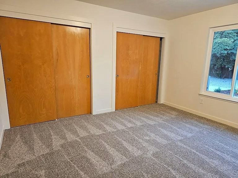 405 West Southwood Drive - Photo 4 of 15