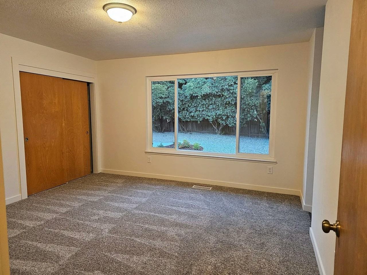 405 West Southwood Drive - Photo 7 of 15