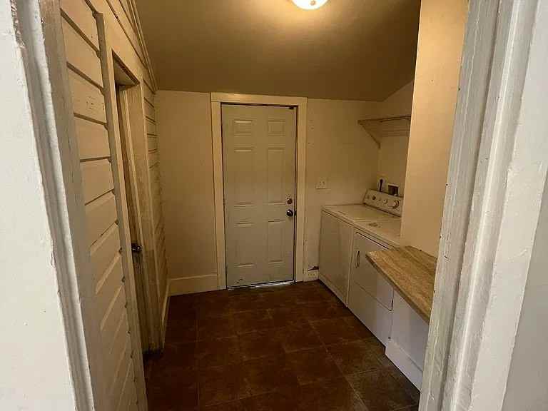 2008 North 8th Avenue - Photo 4 of 10