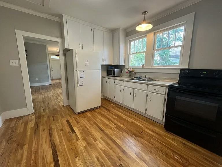 2008 North 8th Avenue - Photo 6 of 10