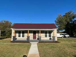 featured image of 136 S Hairston St