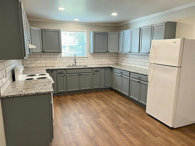 136 Hairston Street - Photo 4 of 12