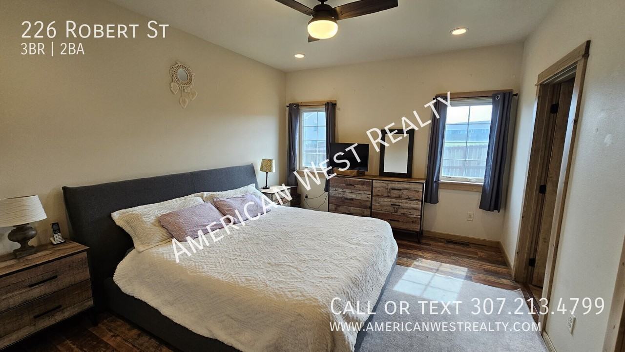 226 Robert St - Photo 6 of 12