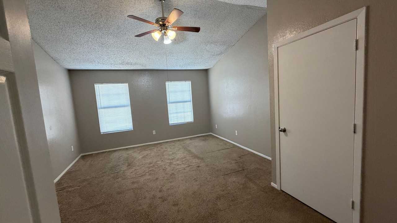 2132 Aspen Dr - Photo 4 of 11