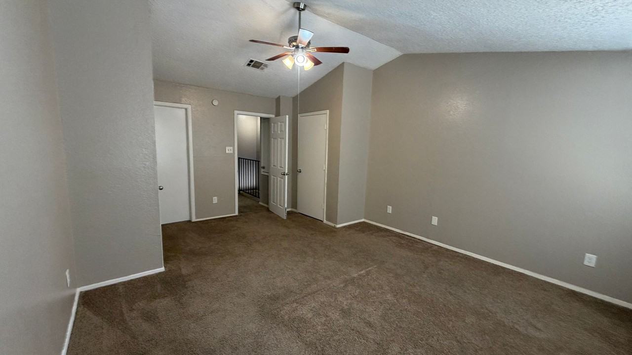 2132 Aspen Dr - Photo 5 of 11