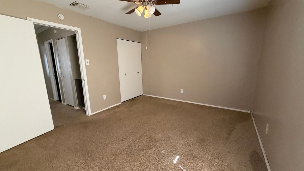 2132 Aspen Dr - Photo 6 of 11