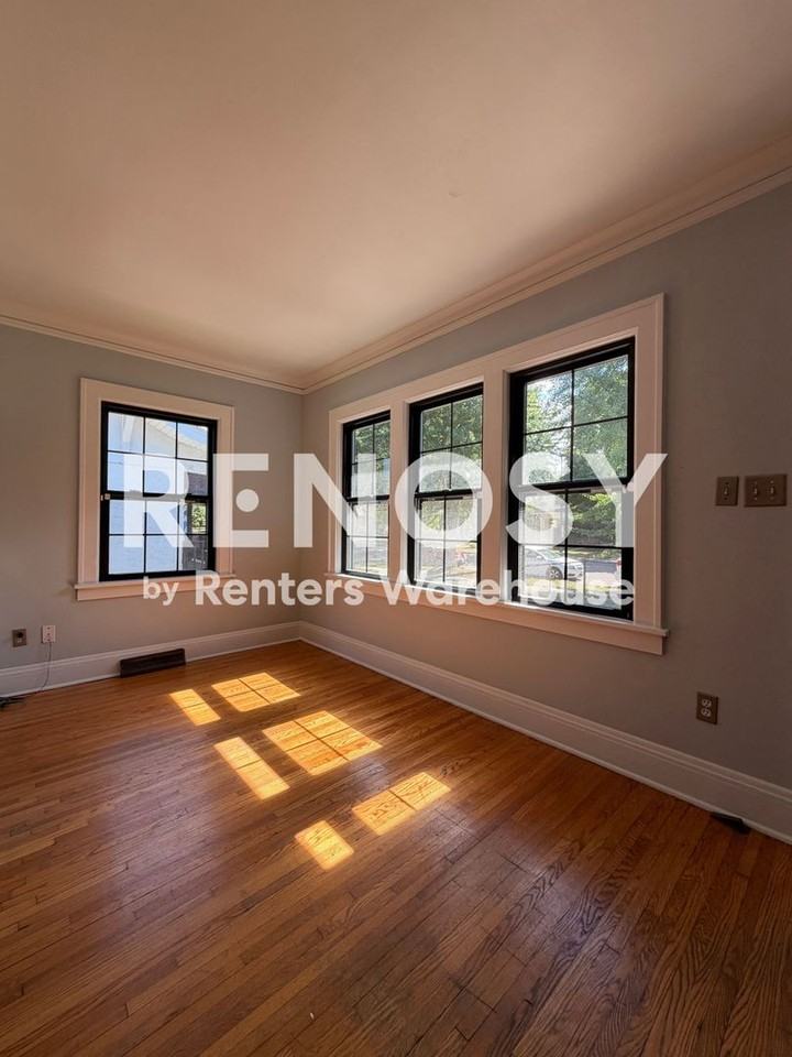 1759 Saint Clair Ave - Photo 7 of 15