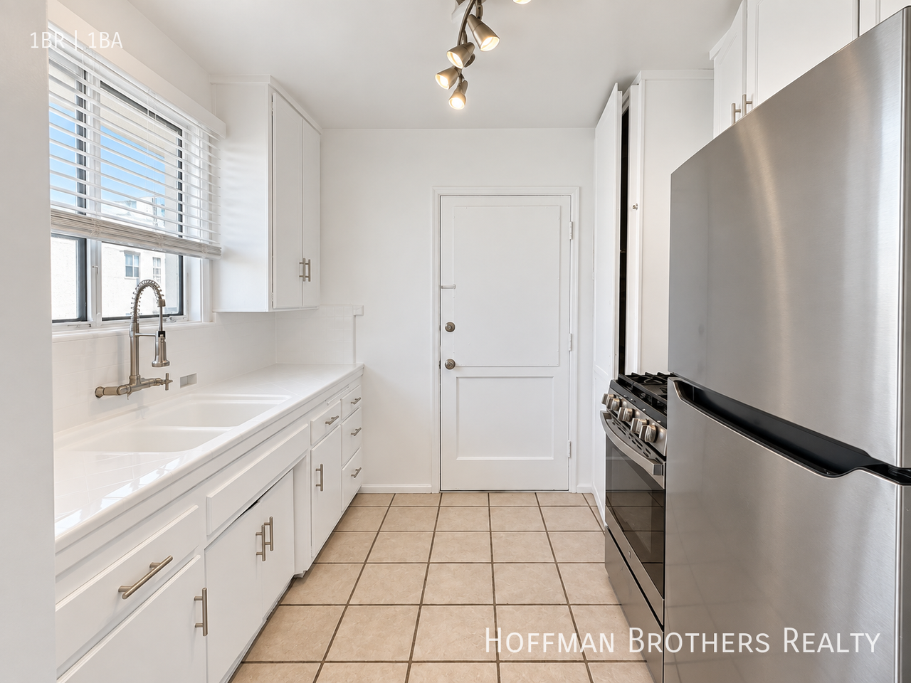 1907 1/4 N Las Palmas Ave - Photo 2 of 8