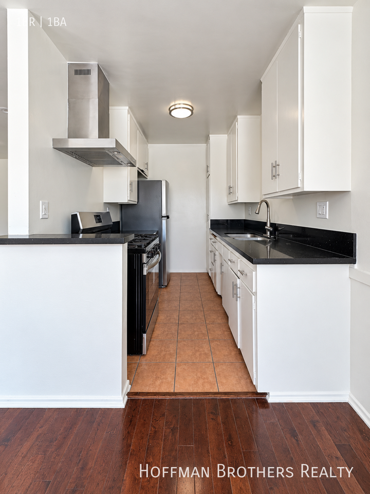 1159 N Curson Ave #11