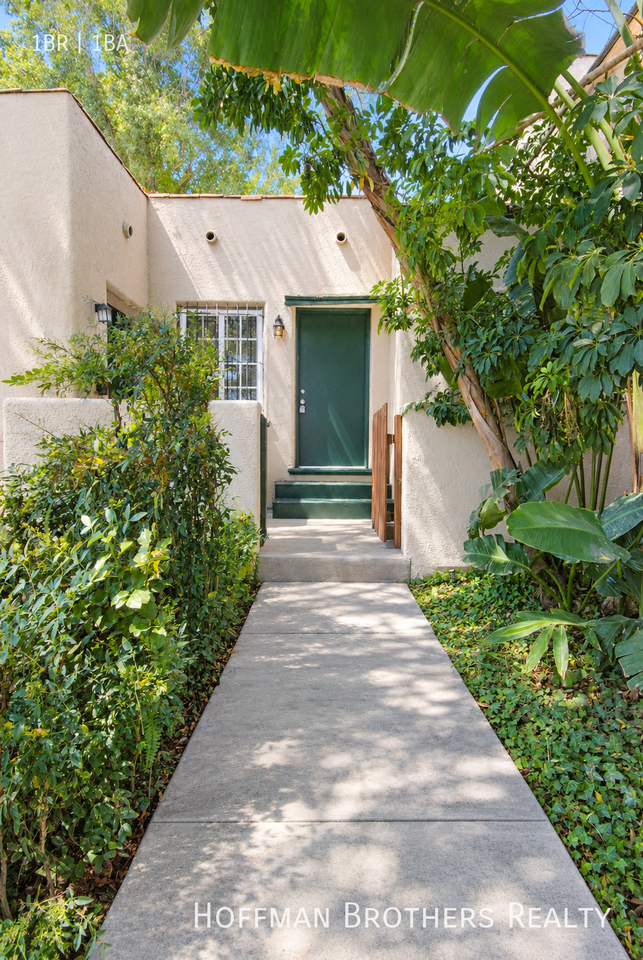 1315 N Formosa Ave - Photo 3 of 12