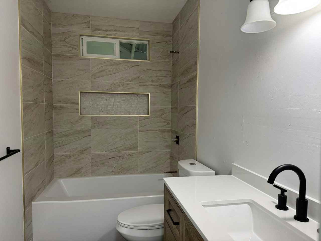 15-2712 Hee Street - Photo 5 of 27