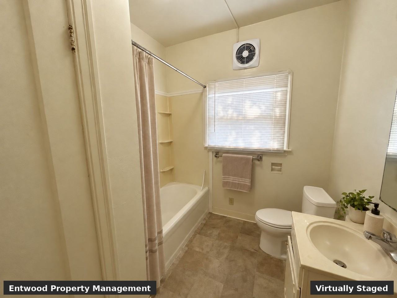1449 Hobart St #1449 - Photo 5 of 8