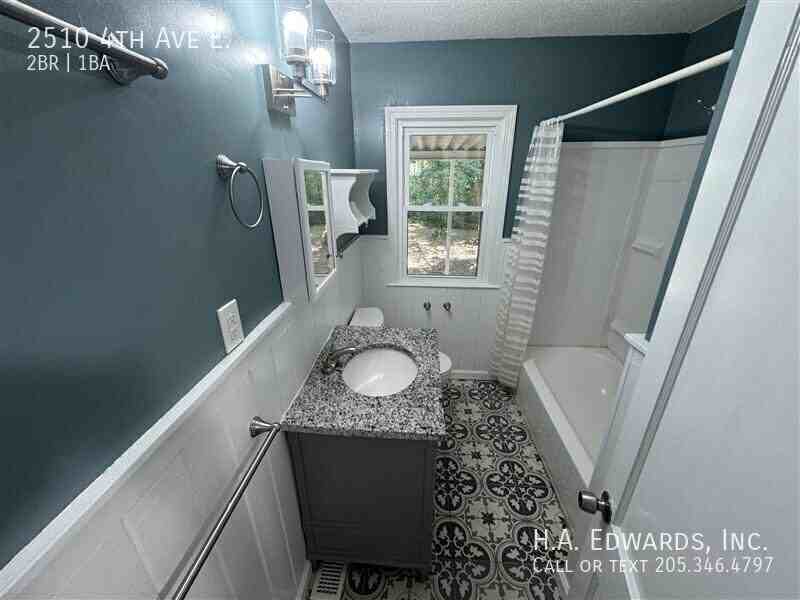 2510 4th Ave E - Photo 3 of 9
