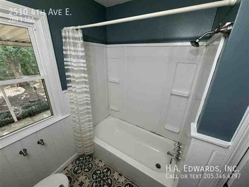 2510 4th Ave E - Photo 4 of 9
