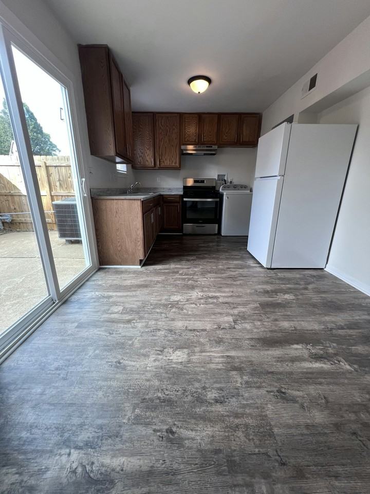 300 Cedarwood Road - Photo 4 of 15