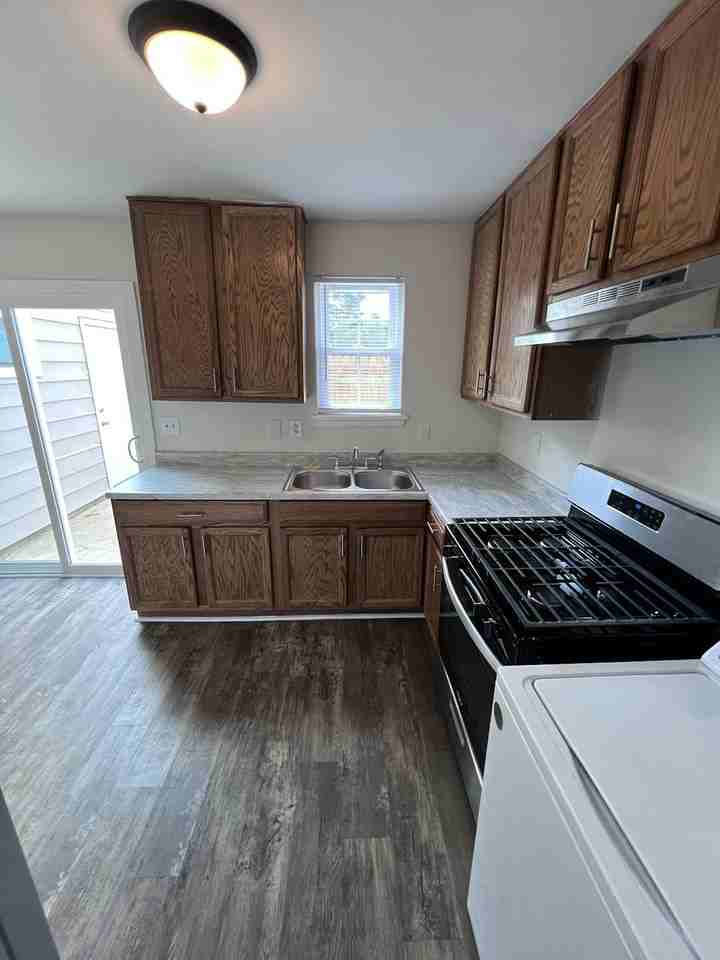 300 Cedarwood Road - Photo 5 of 15