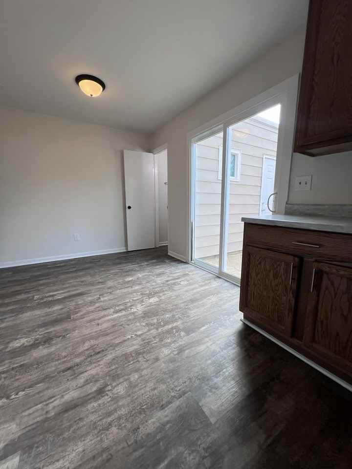 300 Cedarwood Road - Photo 6 of 15