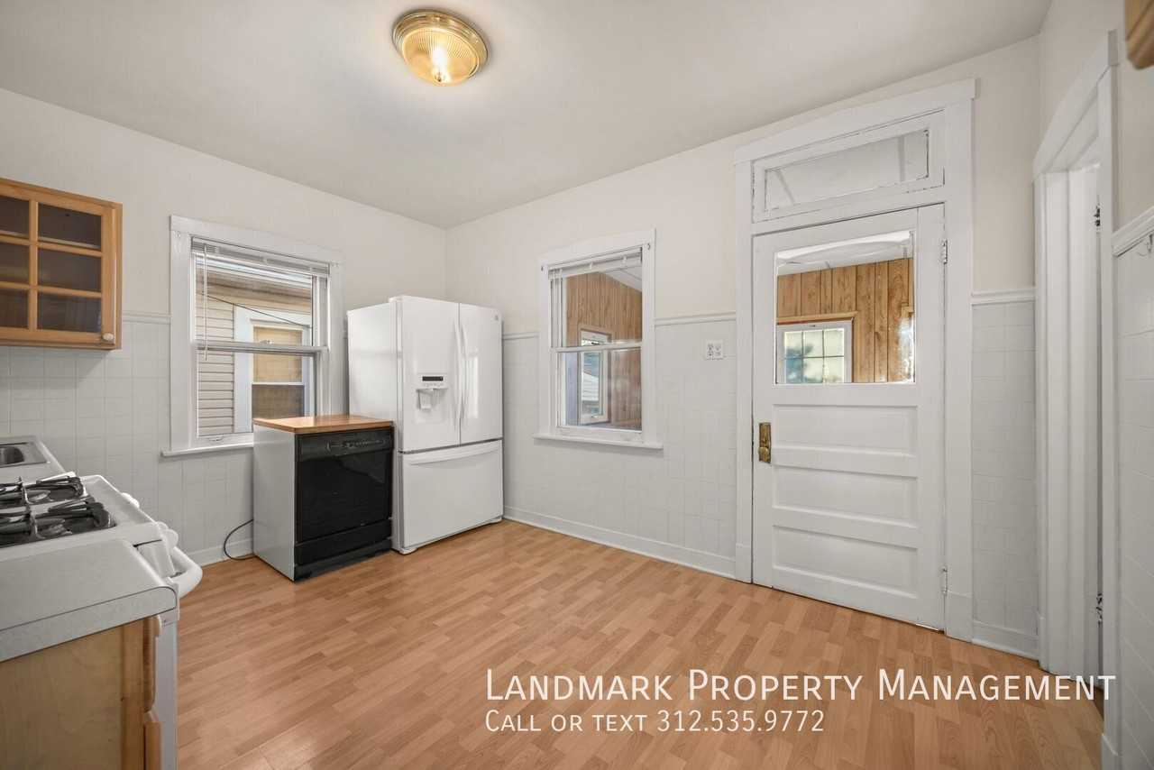 3030 N Normandy Ave - Photo 4 of 35