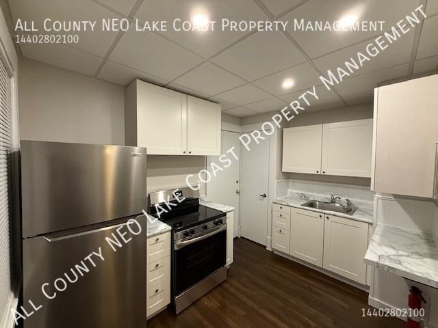 1614 Larchmont Ave - Photo 3 of 7