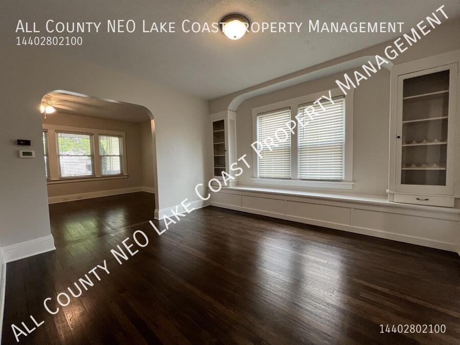 1614 Larchmont Ave - Photo 5 of 7