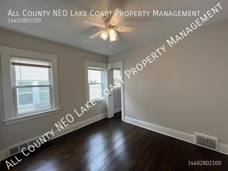 1614 Larchmont Ave - Photo 6 of 7