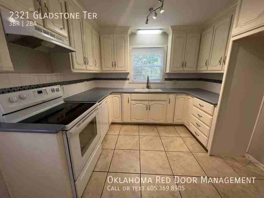 2321 Gladstone Ter - Photo 2 of 18