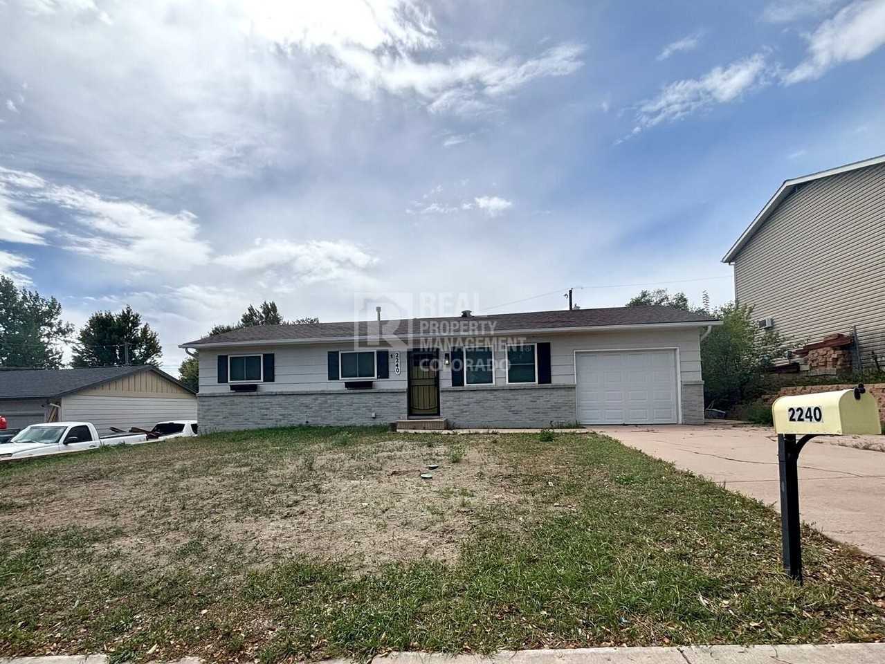 2240 Flintwood Dr - Photo 2 of 11