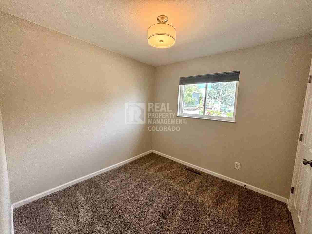 2240 Flintwood Dr - Photo 7 of 11