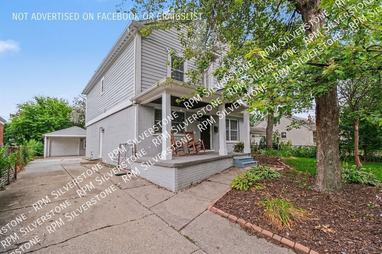 829 N Dorchester Ave - Photo 3 of 29