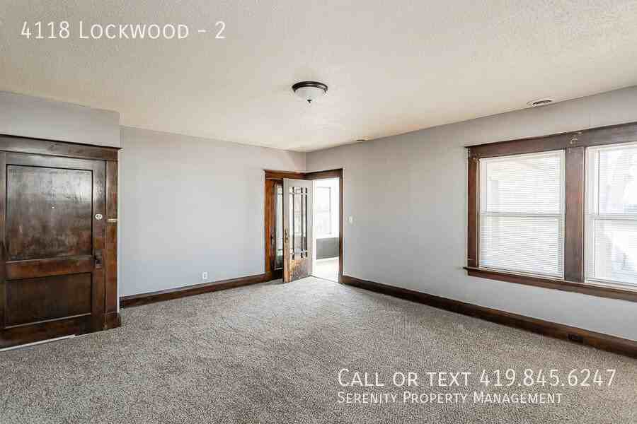 4118 N Lockwood Ave #2 - Photo 4 of 17
