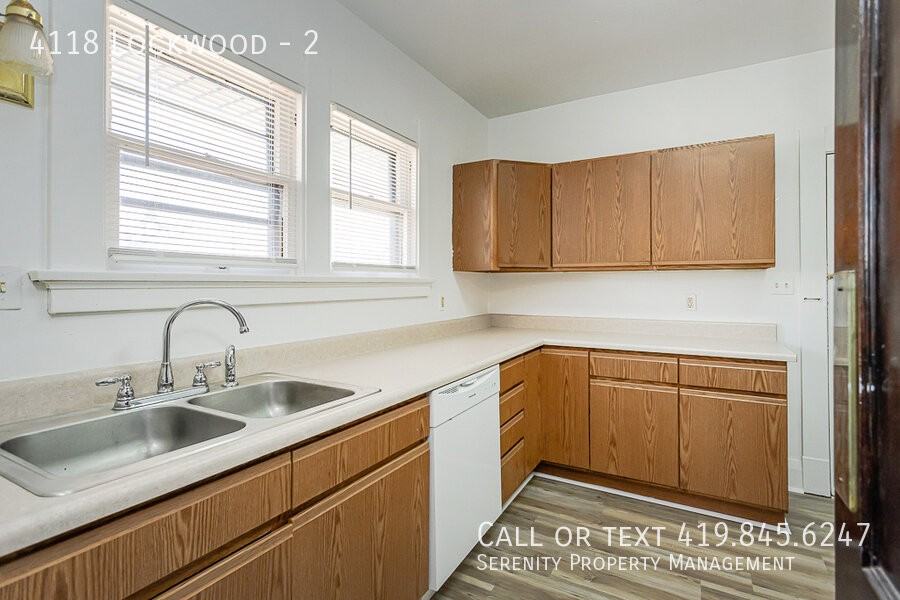 4118 N Lockwood Ave #2 - Photo 7 of 17