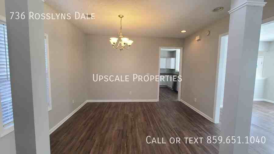 736 Rosslyns Dl - Photo 2 of 21